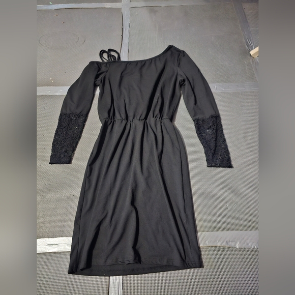 SHEIN Dresses & Skirts - Black Asymmetric Lace Dress